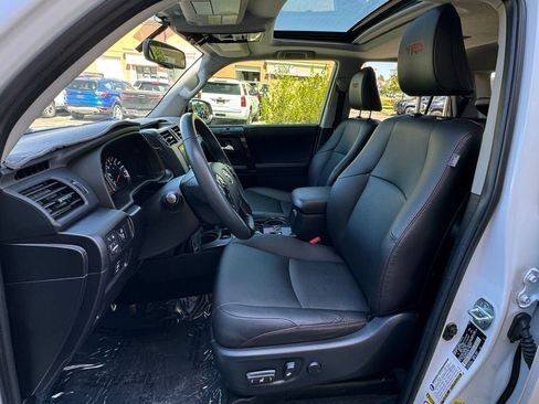 Used 2018 Toyota 4Runner TRD Off-Road Premium w/ Convenience Package AWD/4WD image 20