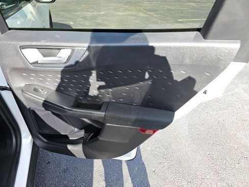 Used 2020 Ford Escape SE Sport image 17