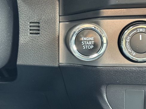 Certified 2022 Toyota Tacoma TRD Off-Road AWD/4WD image 21