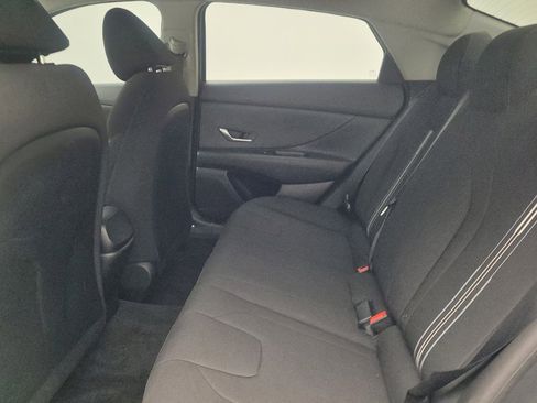 Used 2022 Hyundai Elantra SEL w/ Preferred Accessory Package FWD image 18