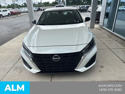 Used 2025 Nissan Altima 2.5 SV FWD image 3