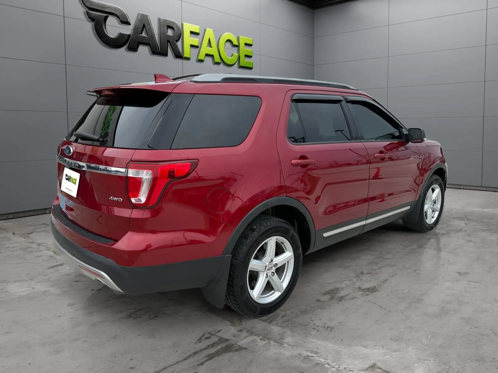 Used 2017 Ford Explorer XLT w/ Equipment Group 202A AWD/4WD image 12