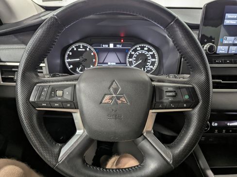 Used 2023 Mitsubishi Outlander SE AWD/4WD image 14