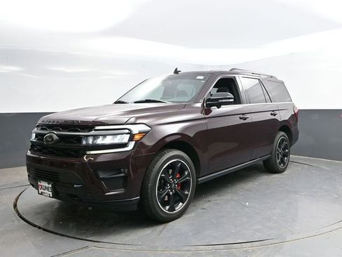 Used 2024 Ford Expedition Limited AWD/4WD image 3