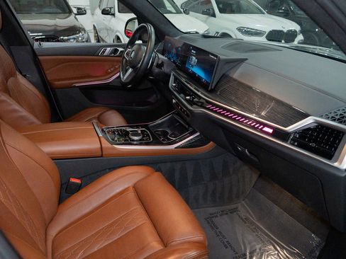 Used 2023 BMW X7 M60i image 54