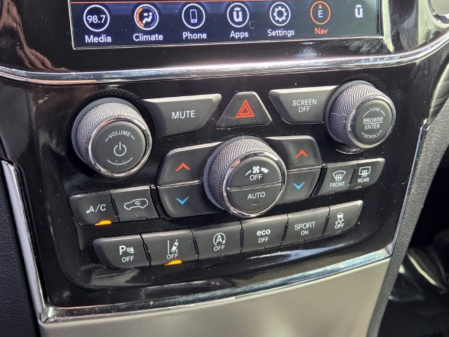 Used 2020 Jeep Grand Cherokee Laredo w/ 18" Wheel & 8.4" Radio Group RWD image 26