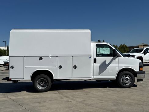 New 2025 GMC Savana 3500 w/ Power Convenience Package image 7