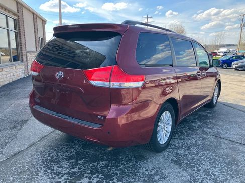 Used 2012 Toyota Sienna XLE FWD image 3