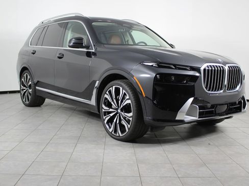 Used 2025 BMW X7 xDrive40i w/ Executive Package image 7