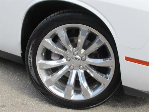 Used 2019 Dodge Challenger SXT image 7