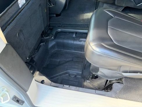 Used 2024 Chrysler Pacifica Touring-L FWD image 21