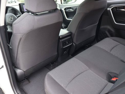 Used 2021 Toyota RAV4 XLE FWD image 15