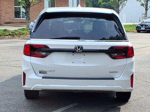 Used 2025 Honda Odyssey Touring image 8