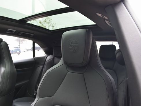 Certified 2025 Porsche Macan 4S Electric image 37