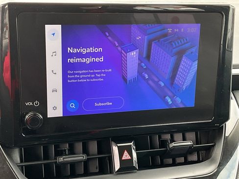 Used 2025 Toyota Corolla LE image 28