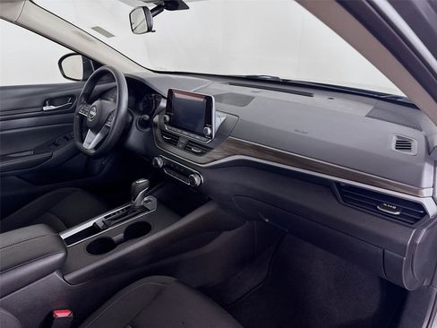 Used 2025 Nissan Altima 2.5 SV image 27