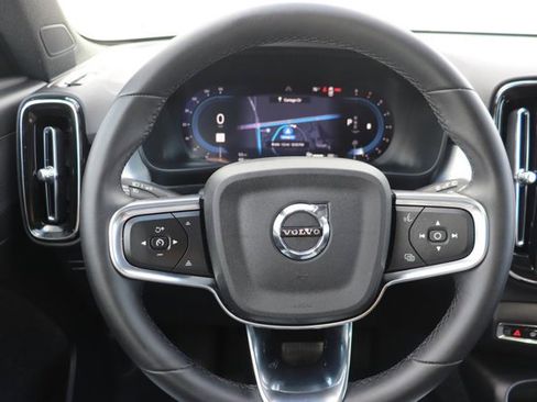 Used 2024 Volvo XC40 B5 Core image 17