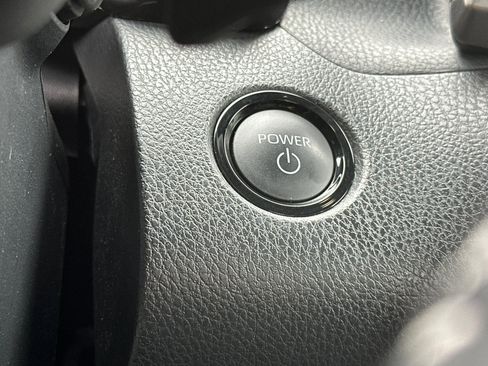 Used 2025 Toyota Camry SE image 23