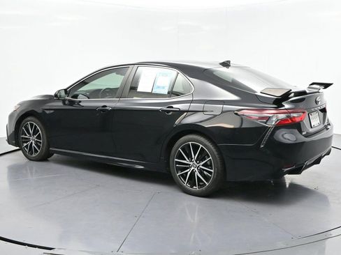 Used 2021 Toyota Camry SE w/ Cold Weather Package AWD/4WD image 5