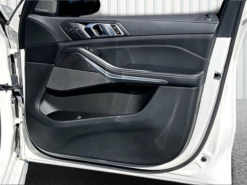 Used 2022 BMW X5 xDrive45e w/ M Sport Package image 19