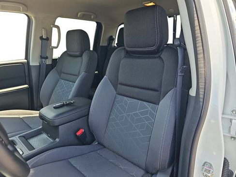Used 2025 Nissan Frontier SV RWD image 15