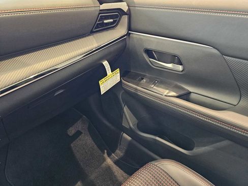 Used 2025 Nissan Kicks SR image 23