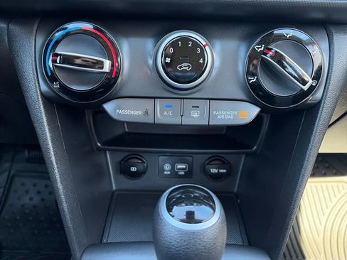 Used 2020 Hyundai Kona SE FWD image 48