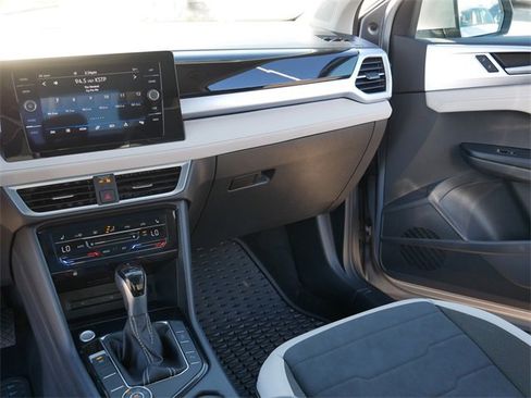 Certified 2025 Volkswagen Taos SE image 23