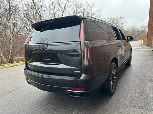 Used 2024 Cadillac Escalade ESV Sport w/ Touring Package image 8