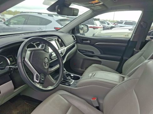 Used 2019 Toyota Highlander Limited Platinum image 9