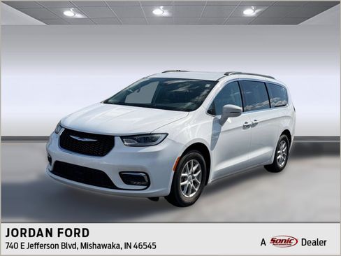 Used 2022 Chrysler Pacifica Touring-L FWD image 1