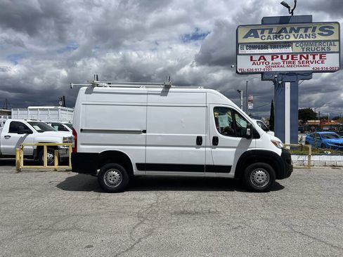 Used 2024 RAM ProMaster 2500 FWD image 2