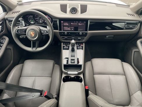 Certified 2025 Porsche Macan image 25