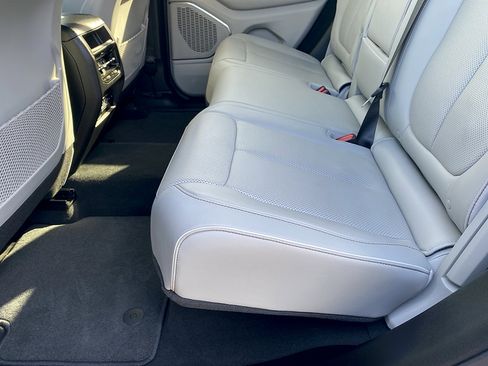 Used 2022 Jeep Grand Cherokee Overland RWD image 11