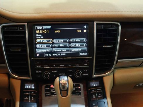 Used 2014 Porsche Panamera 4 image 29