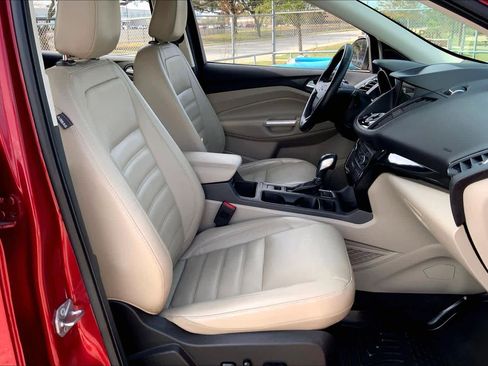 Used 2019 Ford Escape Titanium image 8