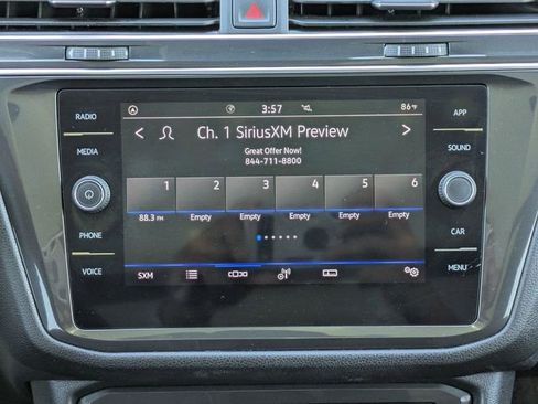 Certified 2023 Volkswagen Tiguan SE w/ Panoramic Sunroof Package FWD image 19