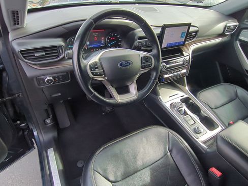 Used 2022 Ford Explorer Limited w/ Equipment Group 301A image 16