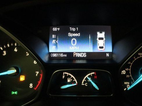 Used 2015 Ford Focus SE w/ SE Sport Package FWD image 18