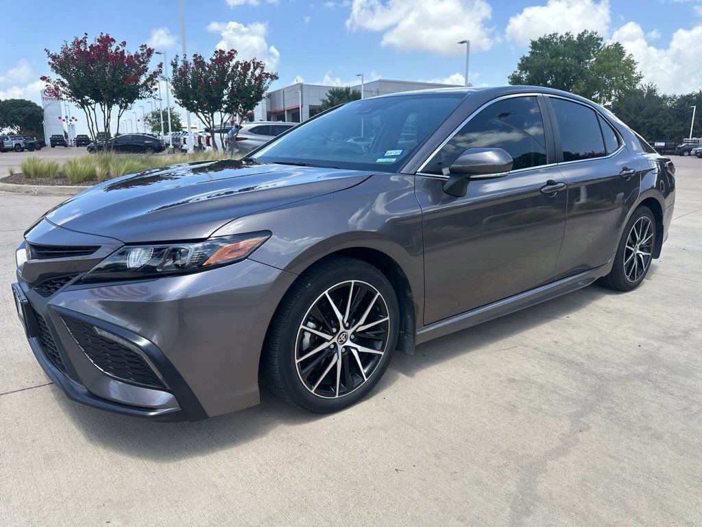 Used 2024 Toyota Camry SE FWD image 1