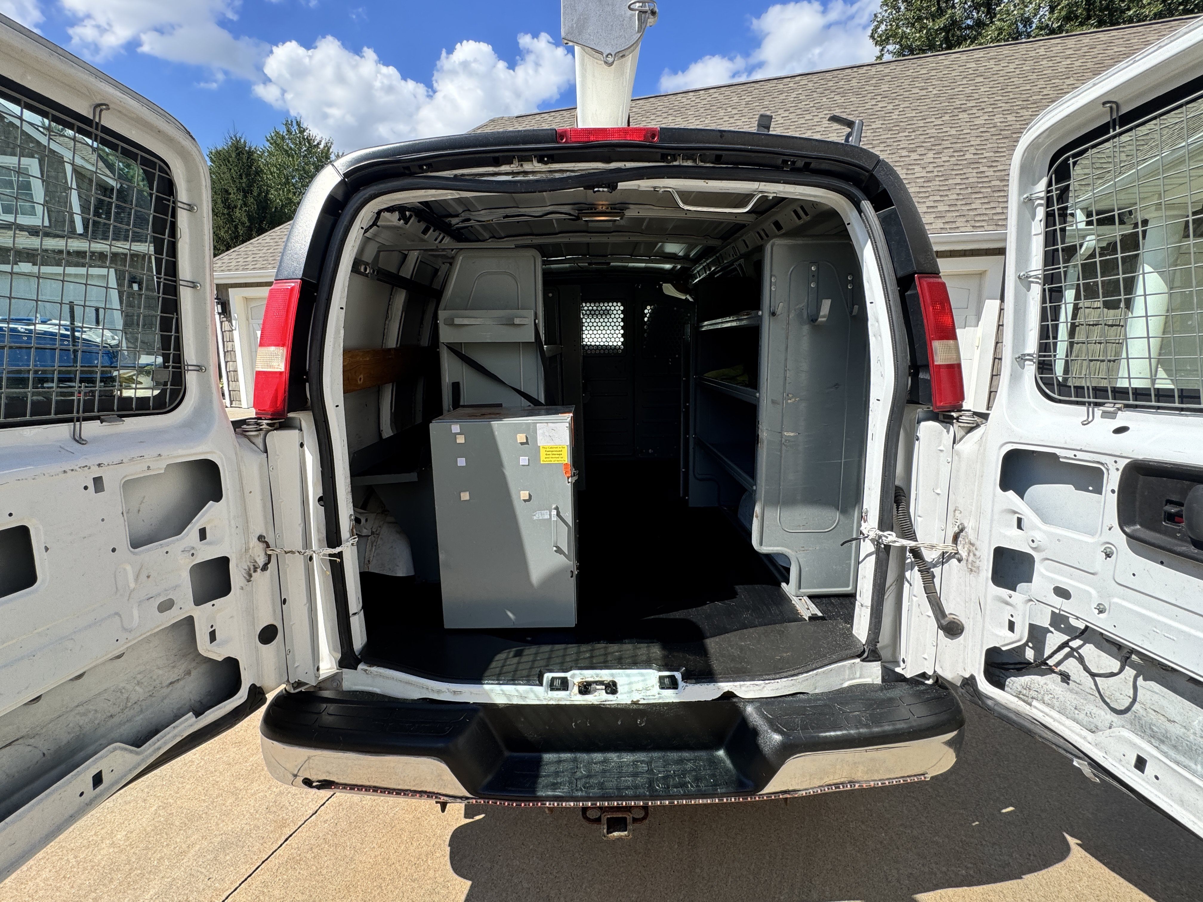 Used 2014 Chevrolet Express 2500 RWD image 24