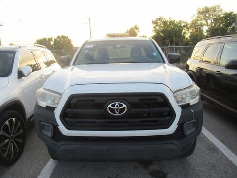 Used 2017 Toyota Tacoma SR image 2