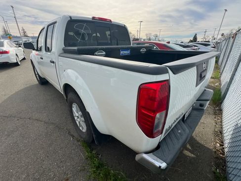 Used 2019 Nissan Frontier SV image 4