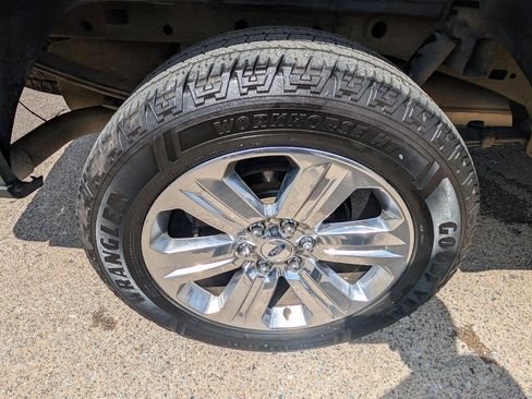 Used 2019 Ford F150 XLT w/ Equipment Group 302A Luxury AWD/4WD image 10