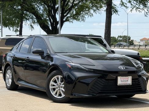 Used 2025 Toyota Camry LE FWD image 2