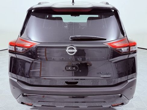 Used 2023 Nissan Rogue SV w/ Premium Package w/ SV Premium B Package FWD image 4