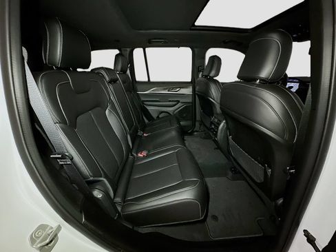 New 2025 Jeep Grand Cherokee Limited w/ Luxury Tech Group II AWD/4WD image 31