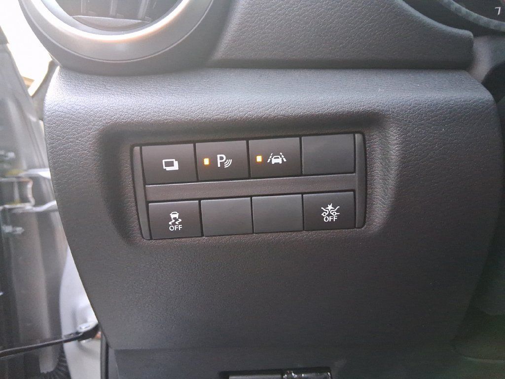 Used 2025 Nissan Versa S FWD image 30