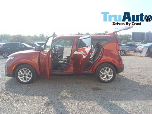 Used 2020 Kia Soul S FWD image 12