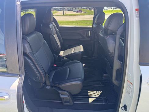 Used 2021 Toyota Sienna XSE FWD image 14